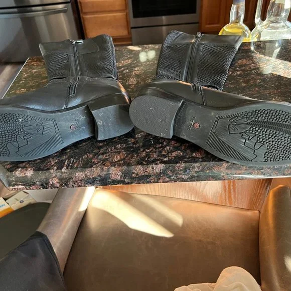 Blondo waterproof black mid calf boot, size 12 - Picture 3 of 3